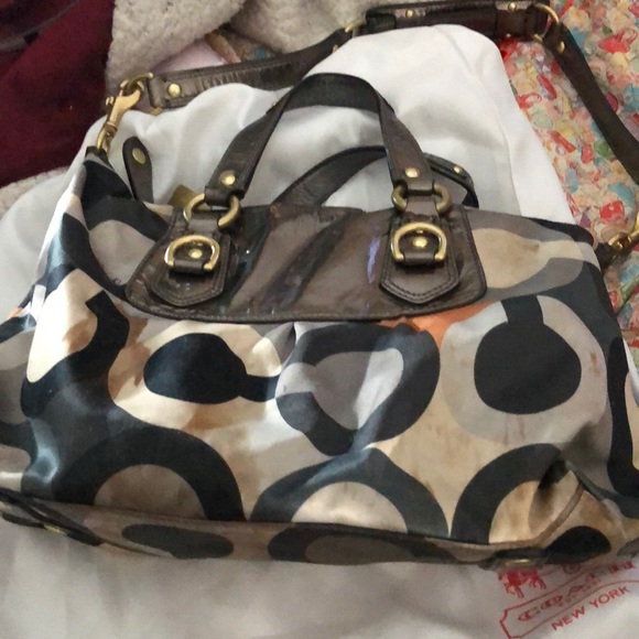 Coach bag needs to be cleaned - Picture 3 of 4